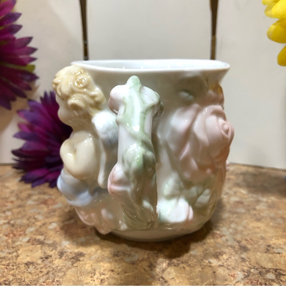 Vintage Avon 1992 Boy Cherub Angel & Roses Embossed Porcelain Mug - Picture 4 of 7